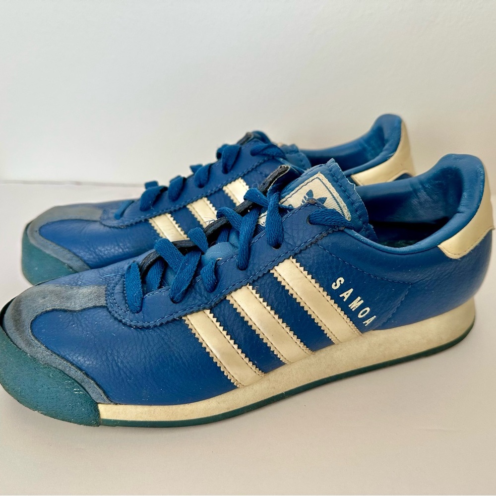 Vtg Adidas Samoa Blue and White Sneakers men’s 5 women’s 6